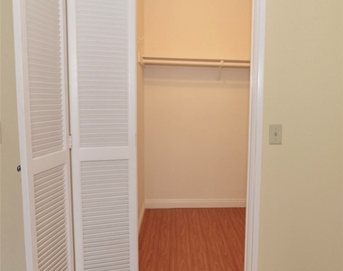 2470 Coventry Circle - Photo Thumbnail 13