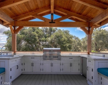 688 Willow Road - Photo Thumbnail 4