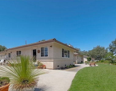 688 Willow Road - Photo Thumbnail 8