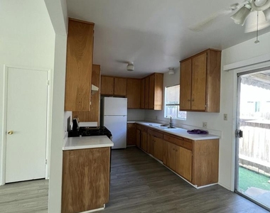 137 S Barranca Avenue - Photo Thumbnail 8
