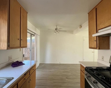 137 S Barranca Avenue - Photo Thumbnail 10