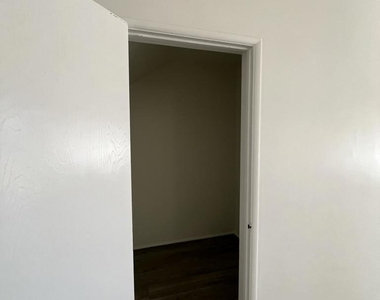 137 S Barranca Avenue - Photo Thumbnail 7