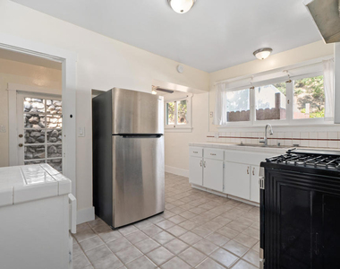 2024 Laurel Canyon Boulevard - Photo Thumbnail 3