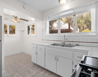 2024 Laurel Canyon Boulevard - Photo Thumbnail 4