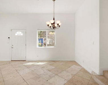 3211 Kenneth Drive - Photo Thumbnail 9