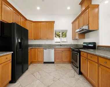 3211 Kenneth Drive - Photo Thumbnail 7