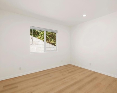 3211 Kenneth Drive - Photo Thumbnail 14