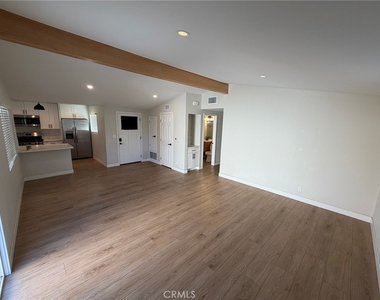 940 N Garden - Photo Thumbnail 11