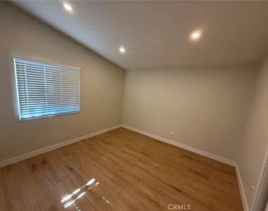 940 N Garden - Photo Thumbnail 19