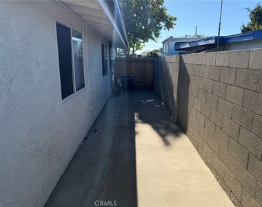 940 N Garden - Photo Thumbnail 4