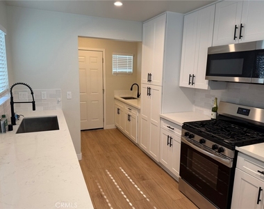 940 N Garden - Photo Thumbnail 26