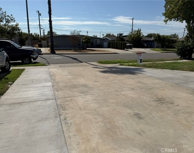 940 N Garden - Photo Thumbnail 31