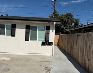 940 N Garden - Photo Thumbnail 30