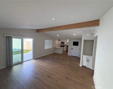 940 N Garden - Photo Thumbnail 13
