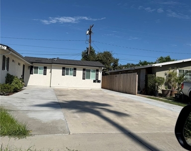 940 N Garden - Photo Thumbnail 32
