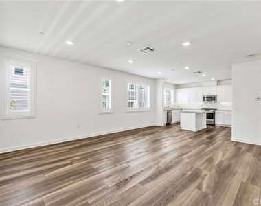 4316 Canyon Coral Lane - Photo Thumbnail 8