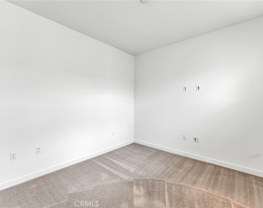 4316 Canyon Coral Lane - Photo Thumbnail 17