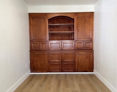 2315 Berry Street - Photo Thumbnail 5