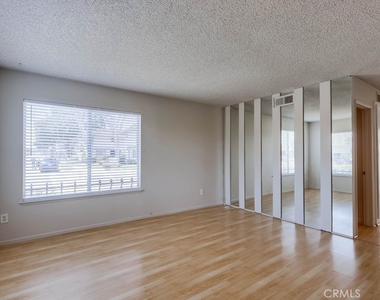9502 Pettswood Dr - Photo Thumbnail 2