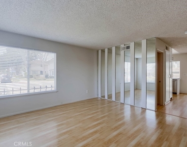 9502 Pettswood Dr - Photo Thumbnail 3