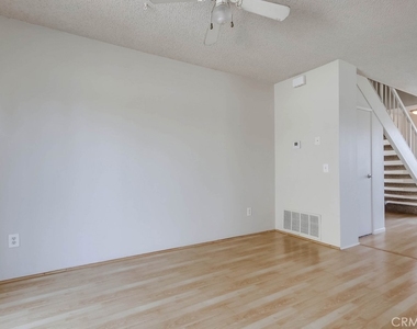 9502 Pettswood Dr - Photo Thumbnail 8