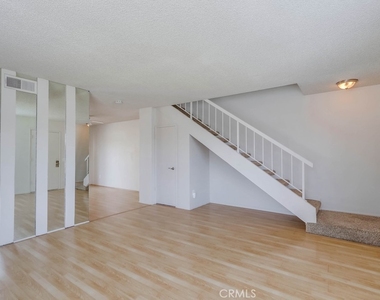 9502 Pettswood Dr - Photo Thumbnail 4
