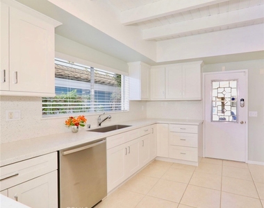 2824 Ocean Boulevard - Photo Thumbnail 12