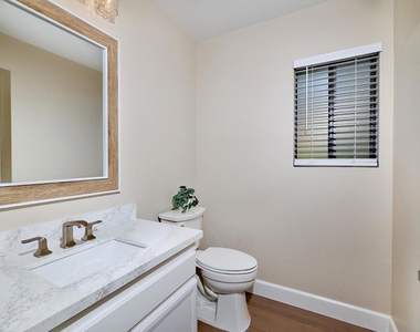 3045 Greenwich Street - Photo Thumbnail 14