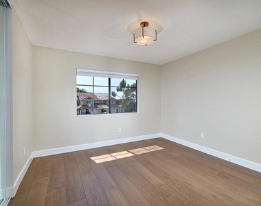 3045 Greenwich Street - Photo Thumbnail 15