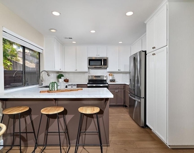 3045 Greenwich Street - Photo Thumbnail 11