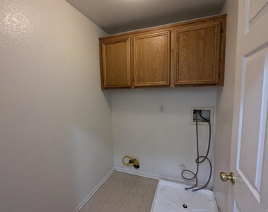 4737 Lagunita Way - Photo Thumbnail 10
