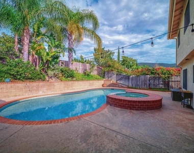 1015 Sparrow Ct - Photo Thumbnail 6