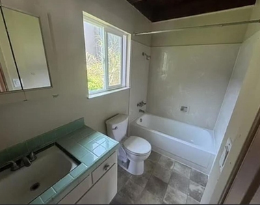 2562 Francisco Boulevard - Photo Thumbnail 3