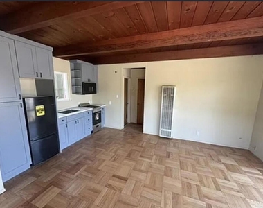 2562 Francisco Boulevard - Photo Thumbnail 2