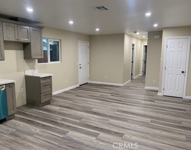 25462 Cole Street - Photo Thumbnail 4