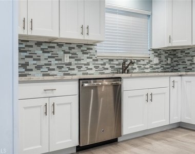 1400 Leland Way - Photo Thumbnail 12