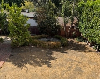 1824 Oakwood Avenue - Photo Thumbnail 4