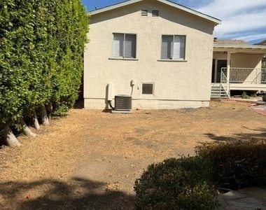 1824 Oakwood Avenue - Photo Thumbnail 5