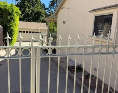 1824 Oakwood Avenue - Photo Thumbnail 21