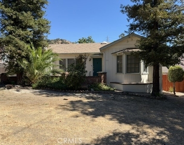 1824 Oakwood Avenue - Photo Thumbnail 2