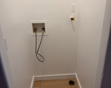 1824 Oakwood Avenue - Photo Thumbnail 13
