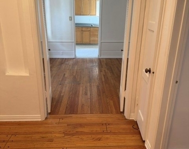 1824 Oakwood Avenue - Photo Thumbnail 8