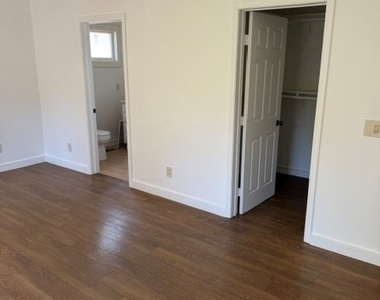 1824 Oakwood Avenue - Photo Thumbnail 11