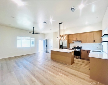 1704 E Vine Avenue - Photo Thumbnail 1
