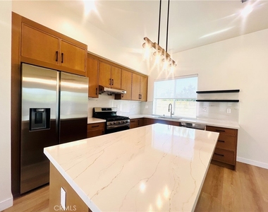 1704 E Vine Avenue - Photo Thumbnail 5