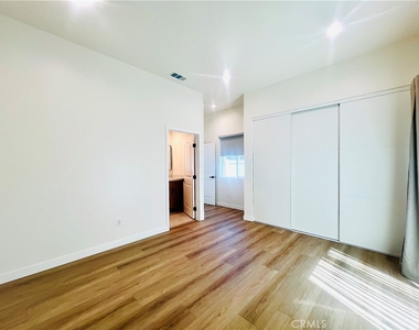 1704 E Vine Avenue - Photo Thumbnail 7