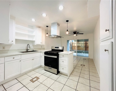 857 N Vineyard - Photo Thumbnail 6