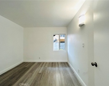 857 N Vineyard - Photo Thumbnail 15