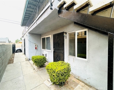 857 N Vineyard - Photo Thumbnail 1