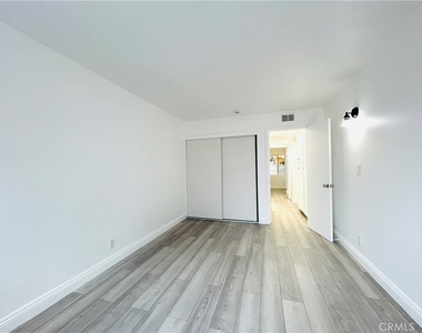 857 N Vineyard - Photo Thumbnail 12